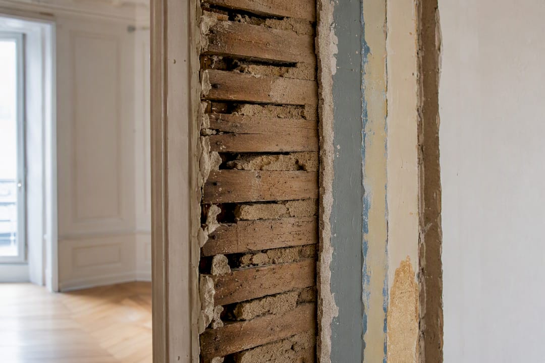 Matériaux découverts après ouverture de cloison